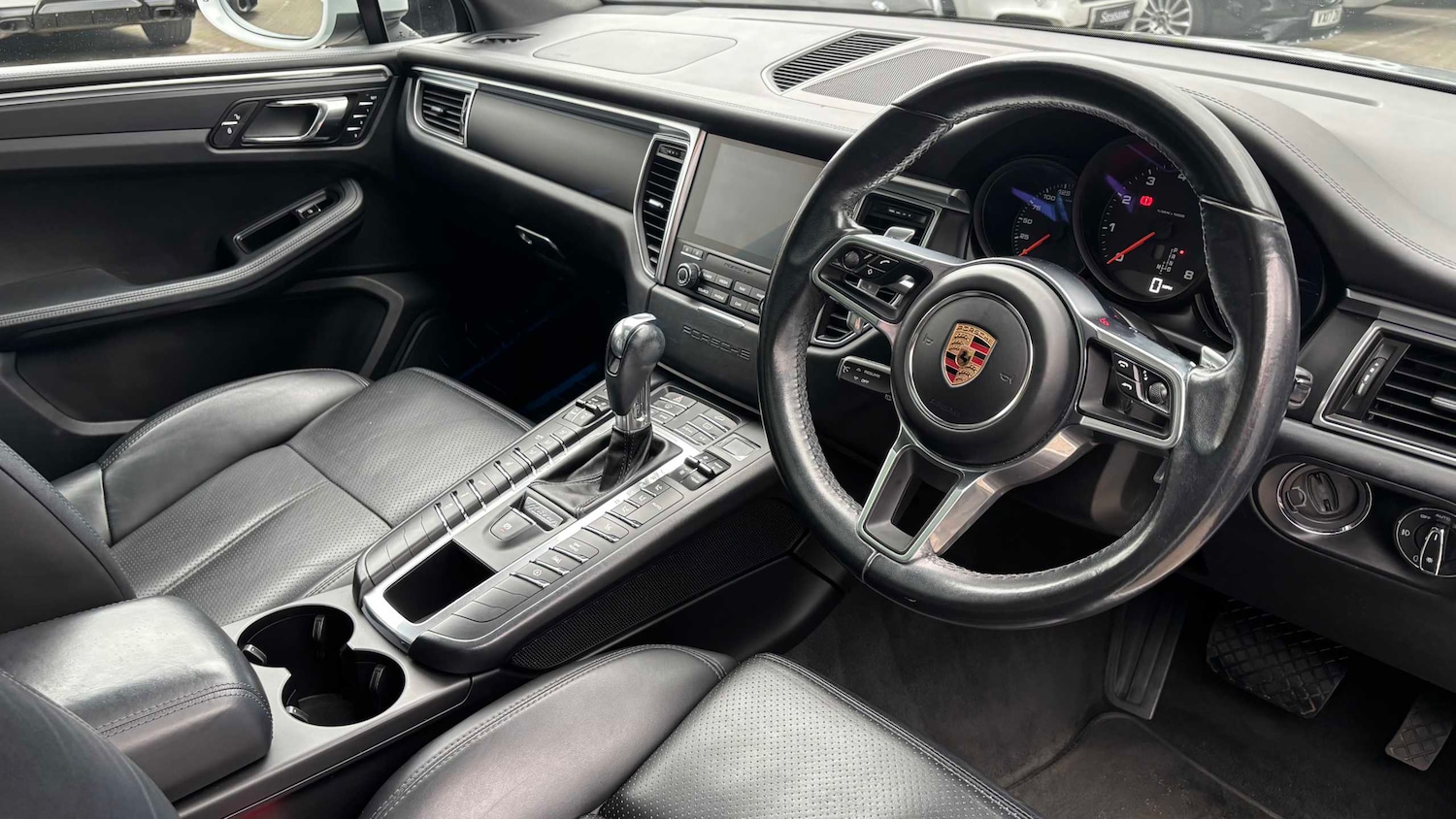 Used Porsche Macan 2017 for sale - 77913592: Photo 2