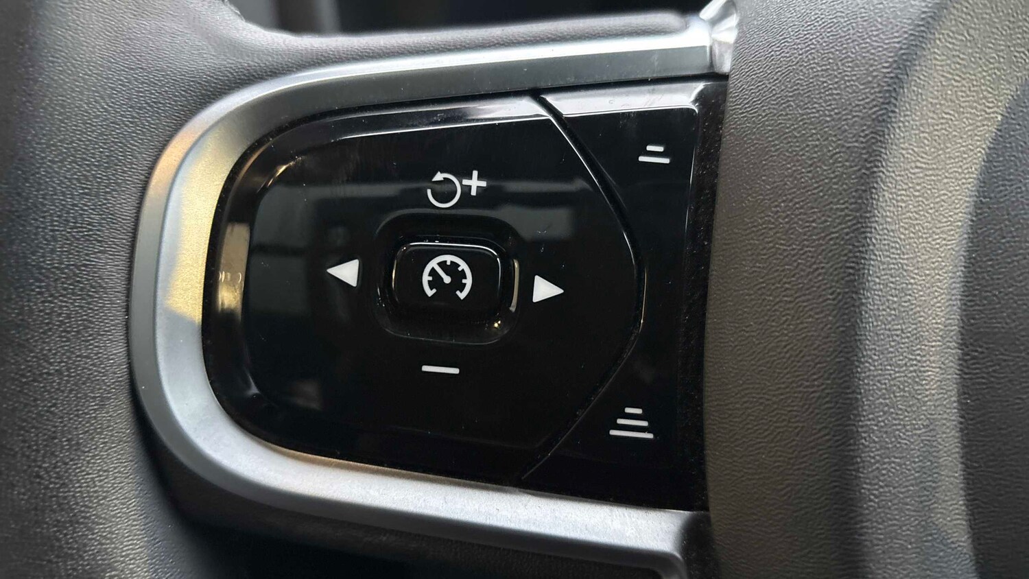 Used Volvo V60 2023 for sale - 77308436: Photo 22