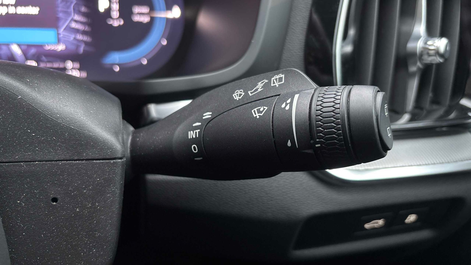 Used Volvo V60 2023 for sale - 77308436: Photo 25