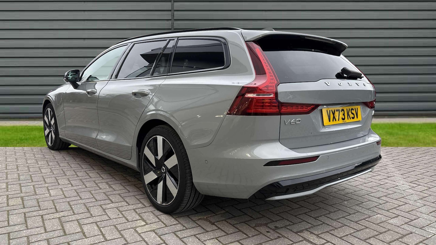 Used Volvo V60 2023 for sale - 77308436: Photo 3