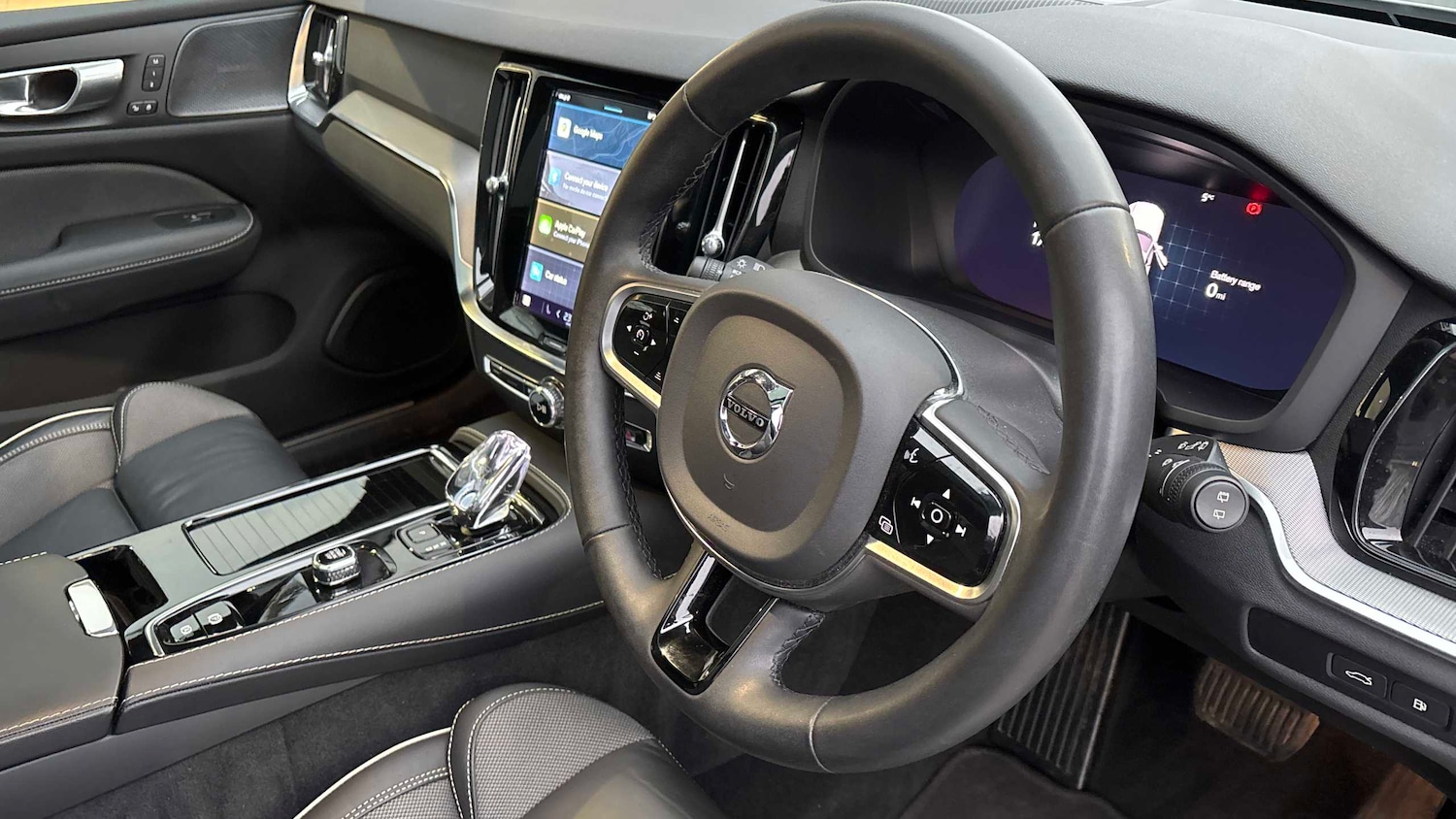 Used Volvo V60 2023 for sale - 77308436: Photo 5