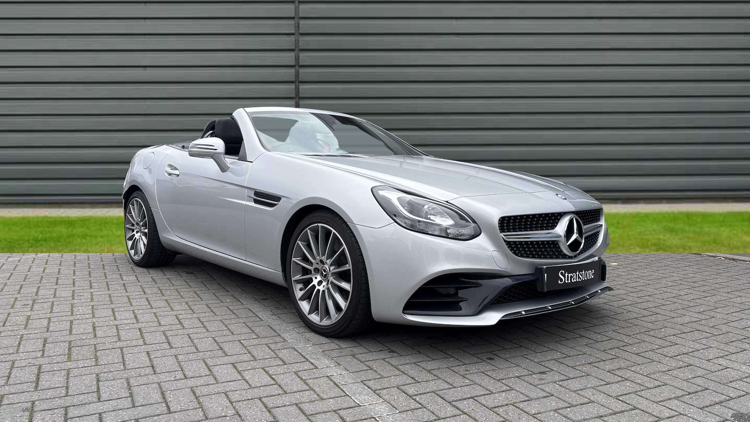 Used Mercedes-Benz SLC 2017 for sale - 76218446: Photo 1
