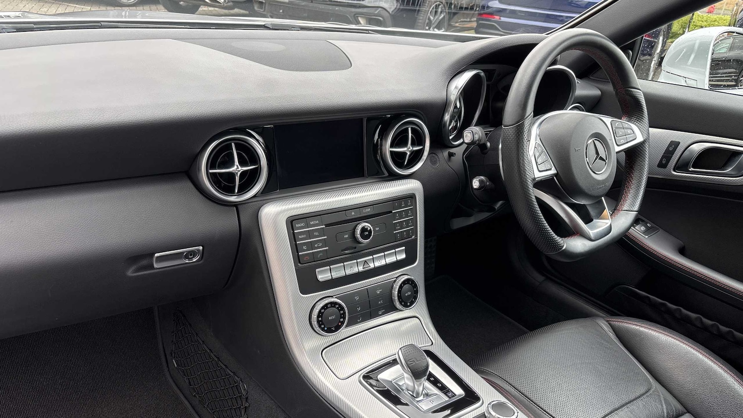 Used Mercedes-Benz SLC 2017 for sale - 76218446: Photo 2
