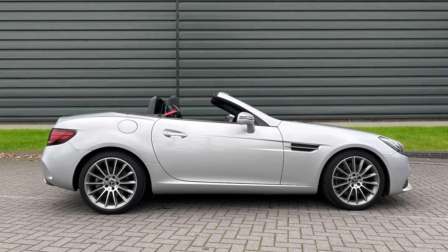 Used Mercedes-Benz SLC 2017 for sale - 76218446: Photo 4