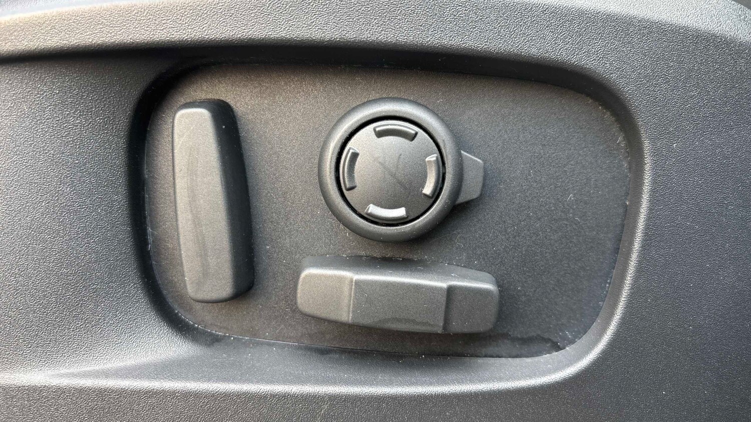 Used Land Rover Defender 2021 for sale - 77686636: Photo 19