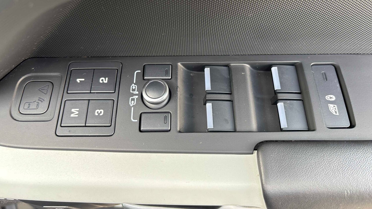 Used Land Rover Defender 2021 for sale - 77686636: Photo 20