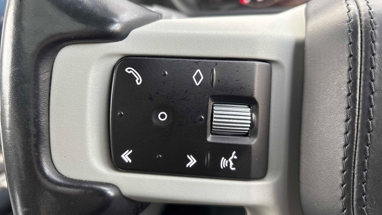 Used Land Rover Defender 2021 for sale - 77686636: Photo 24