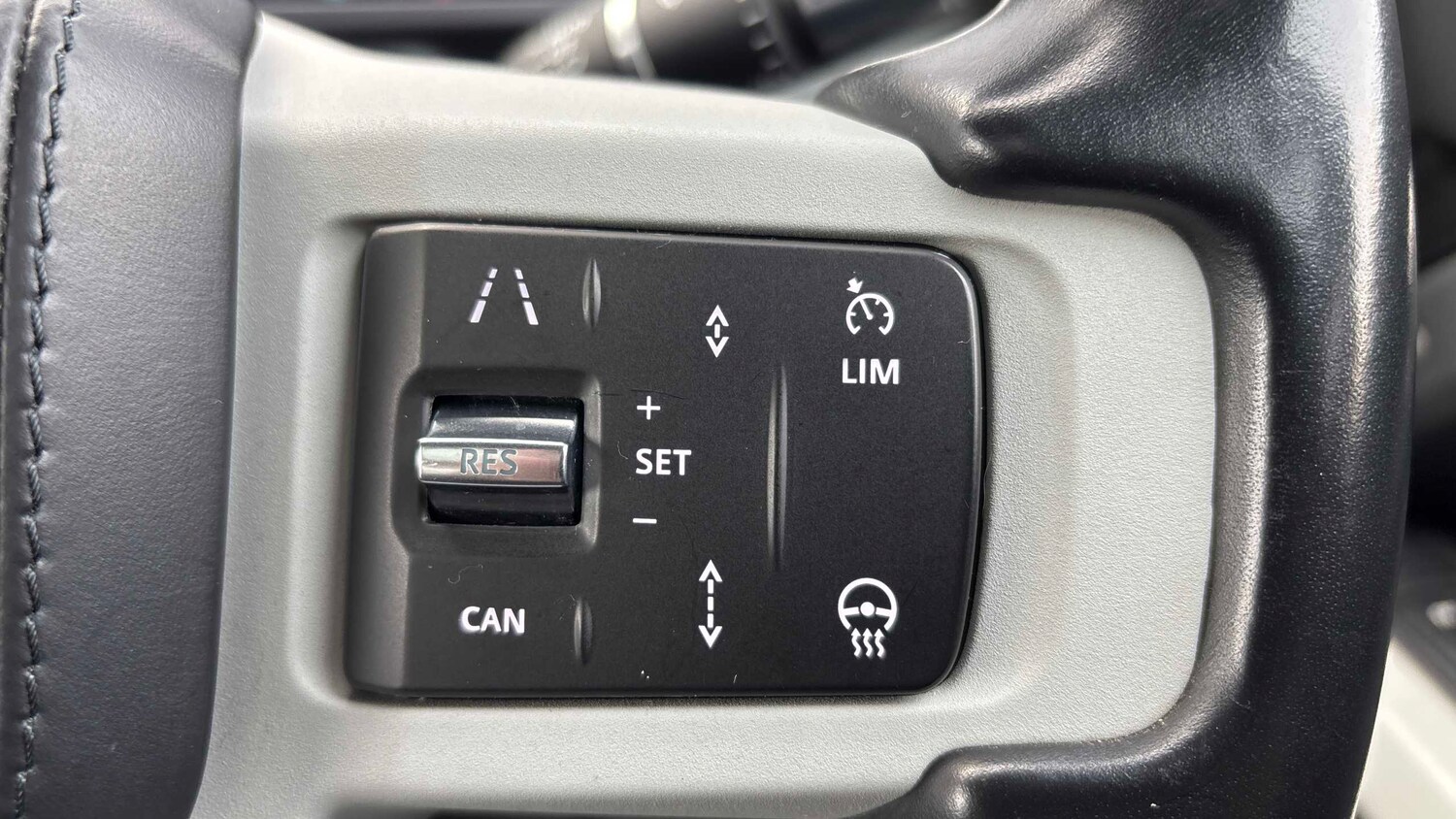 Used Land Rover Defender 2021 for sale - 77686636: Photo 25