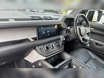 Used Land Rover Defender 2021 for sale - 77686636: Photo