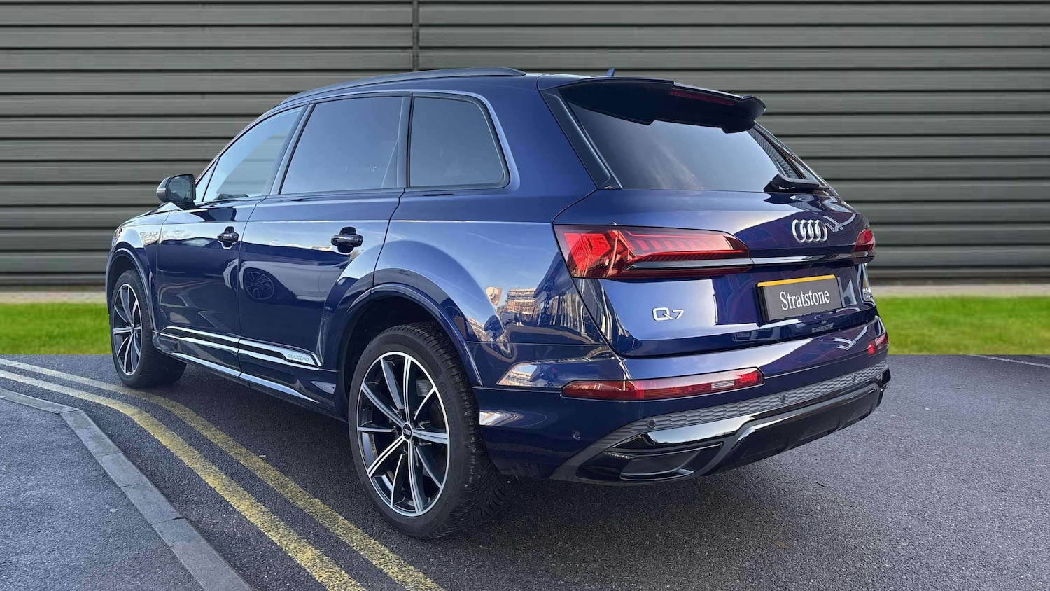 Used Audi Q7 2023 for sale - 76916189: Photo 3