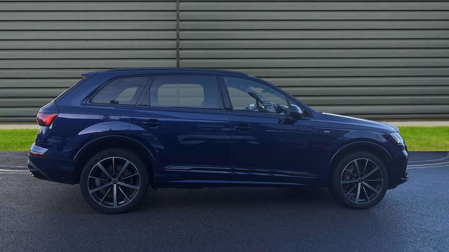 Used Audi Q7 2023 for sale - 76916189: Photo 4