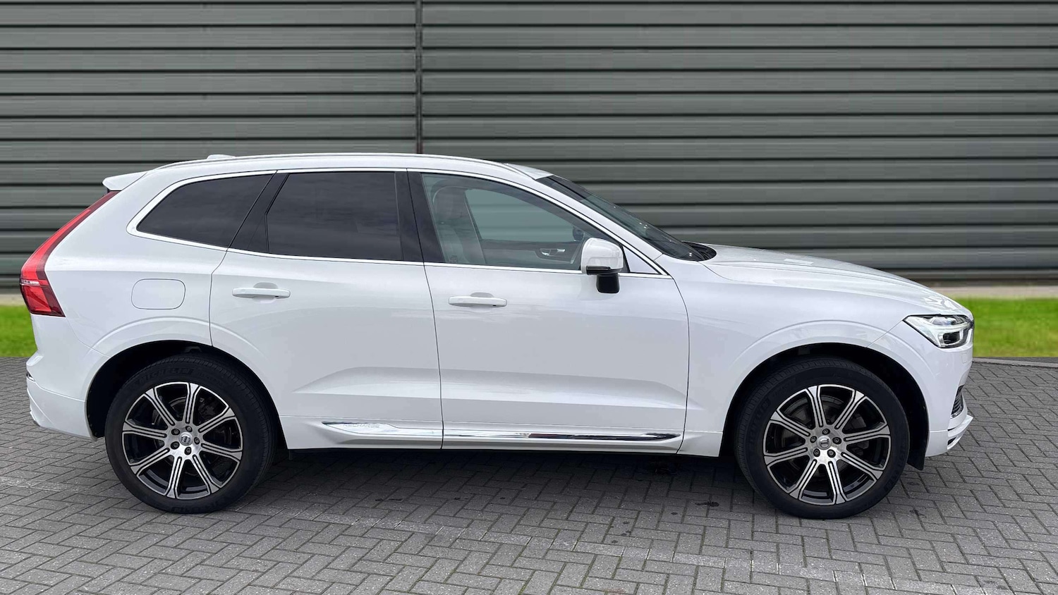 Used Volvo XC60 2020 for sale - 76141858: Photo 2
