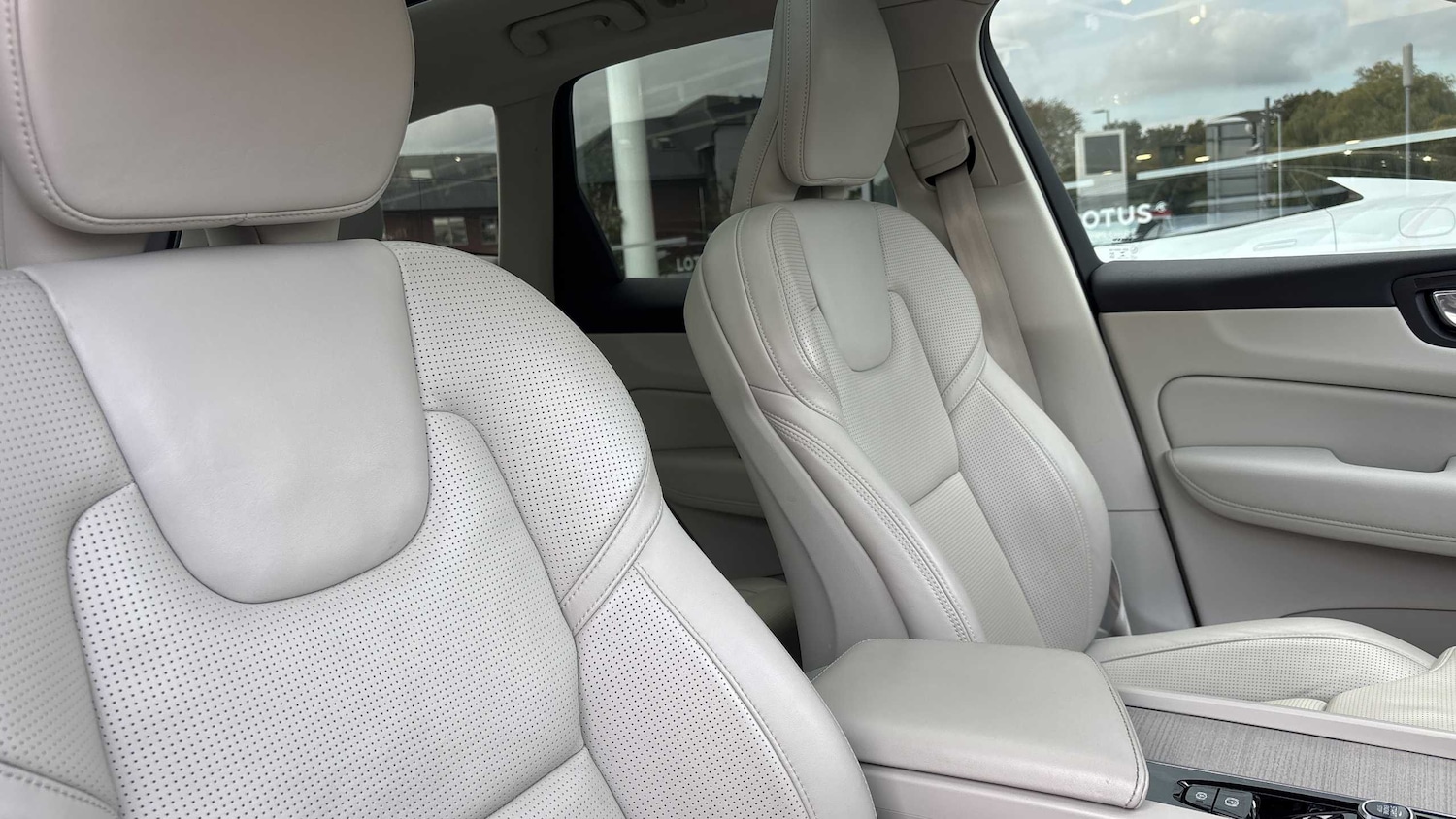 Used Volvo XC60 2020 for sale - 76141858: Photo 30