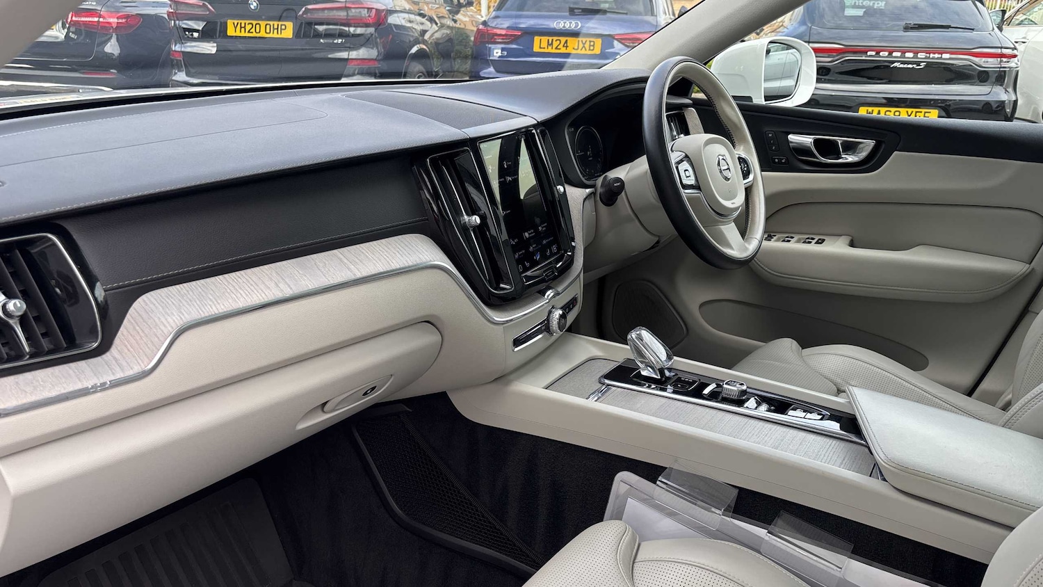 Used Volvo XC60 2020 for sale - 76141858: Photo 32