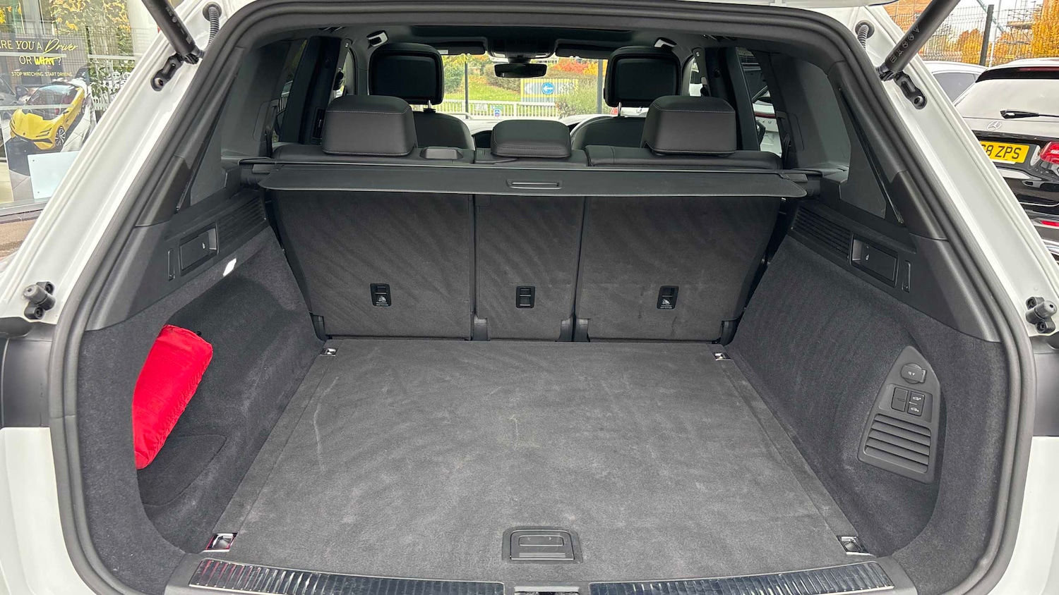 Used Volkswagen Touareg 2023 for sale - 76435784: Photo 13