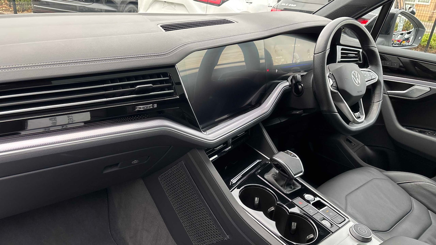 Used Volkswagen Touareg 2023 for sale - 76435784: Photo 2