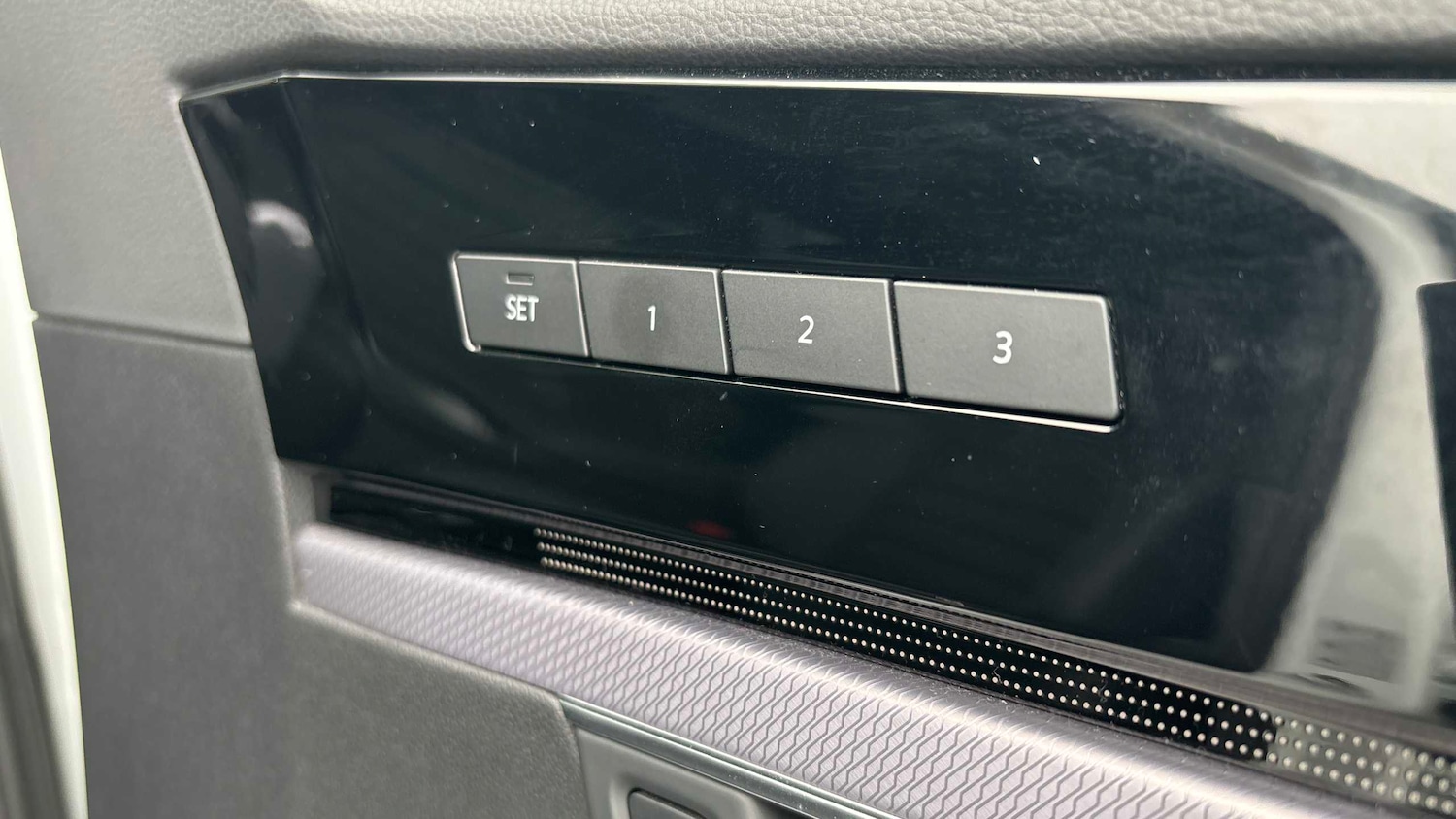 Used Volkswagen Touareg 2023 for sale - 76435784: Photo 22