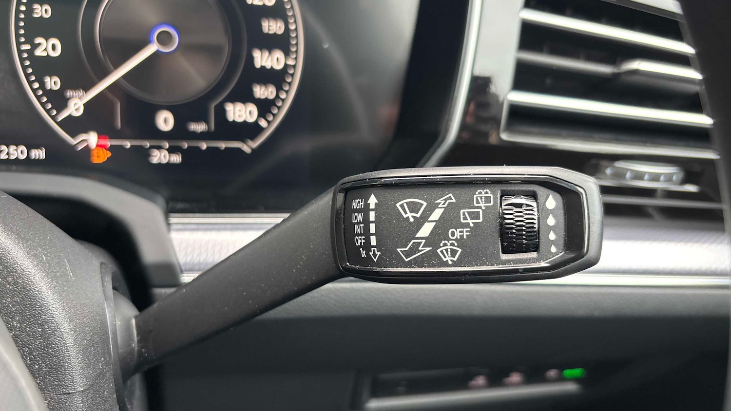 Used Volkswagen Touareg 2023 for sale - 76435784: Photo 28