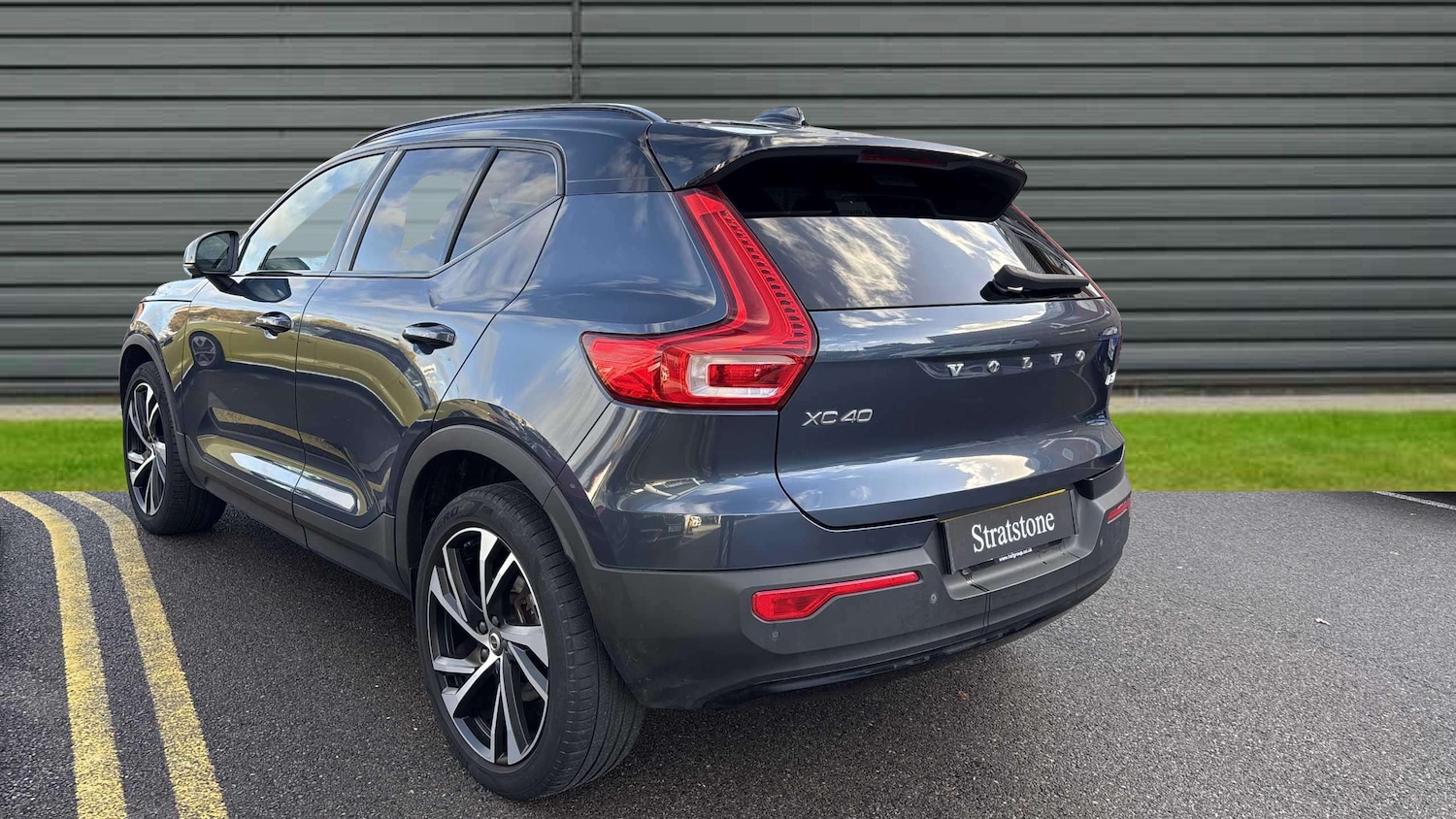 Used Volvo XC40 2021 for sale - 76442421: Photo 3