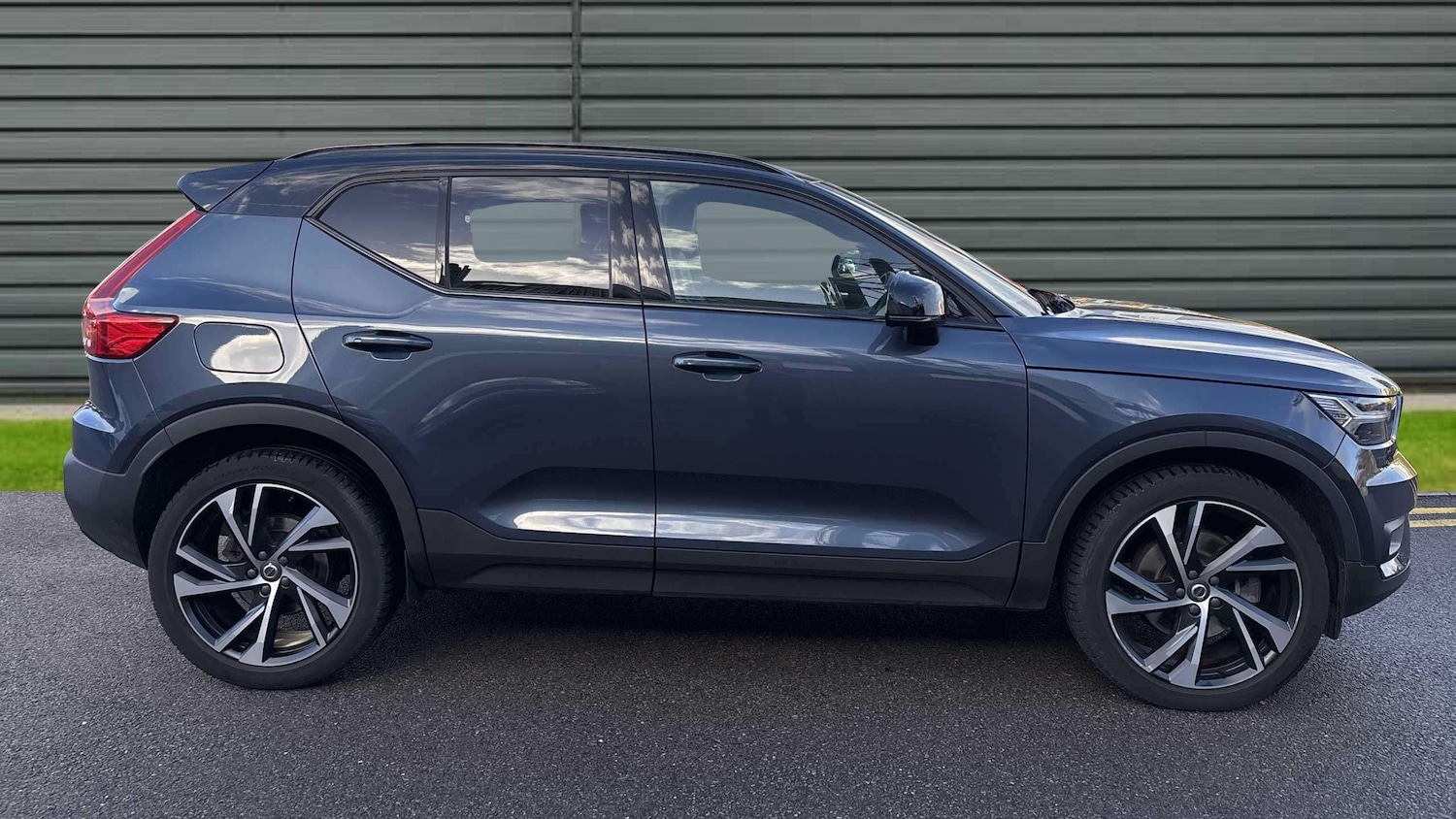 Used Volvo XC40 2021 for sale - 76442421: Photo 4