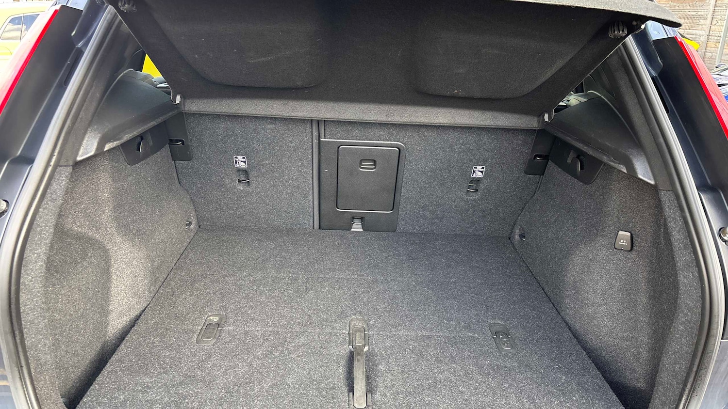 Used Volvo XC40 2021 for sale - 76442421: Photo 9