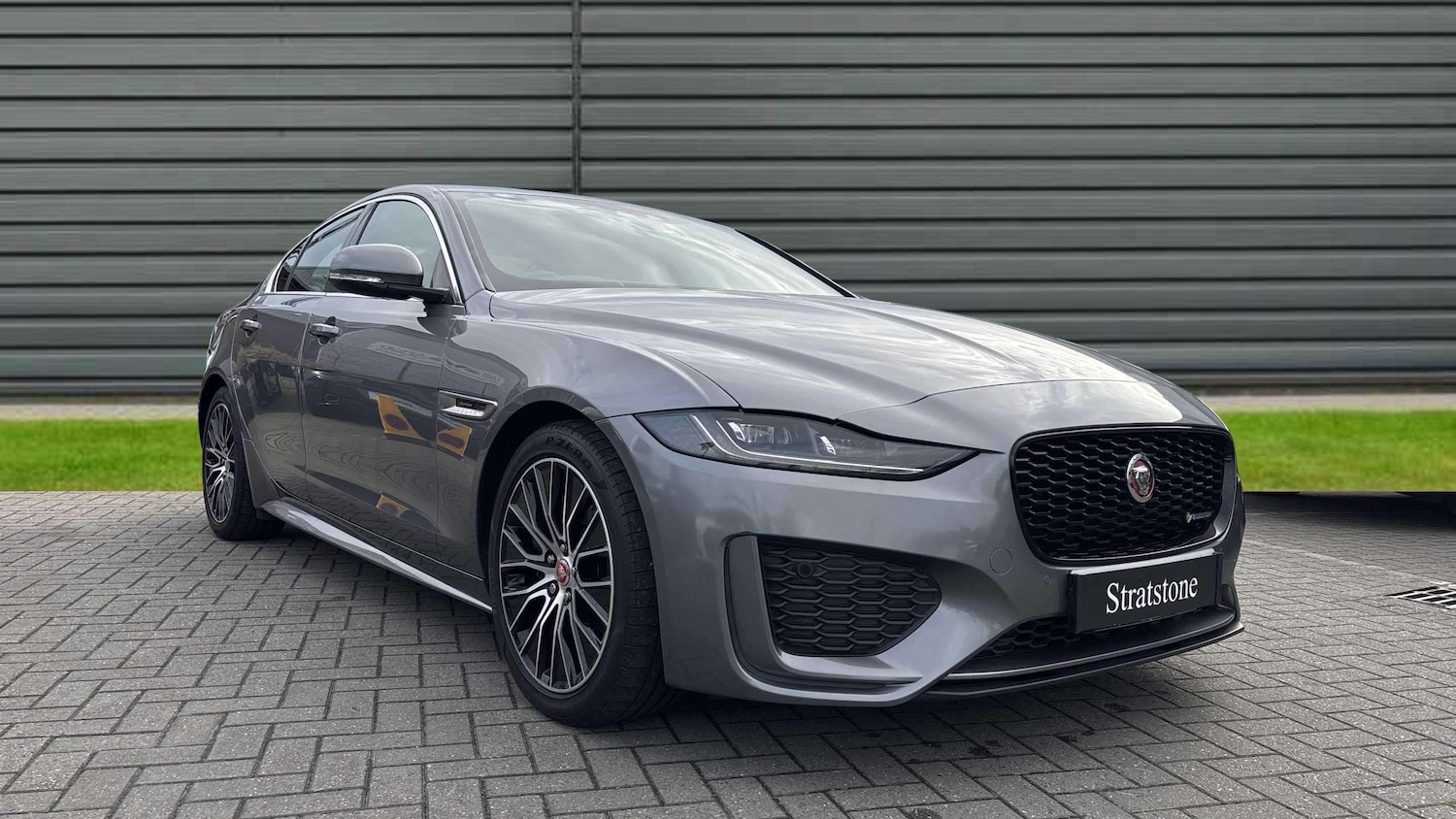 Used Jaguar XE 2019 for sale - 76488137: Photo 1