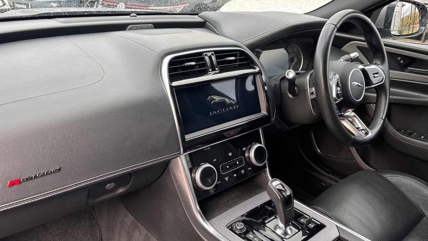 Used Jaguar XE 2019 for sale - 76488137: Photo 2