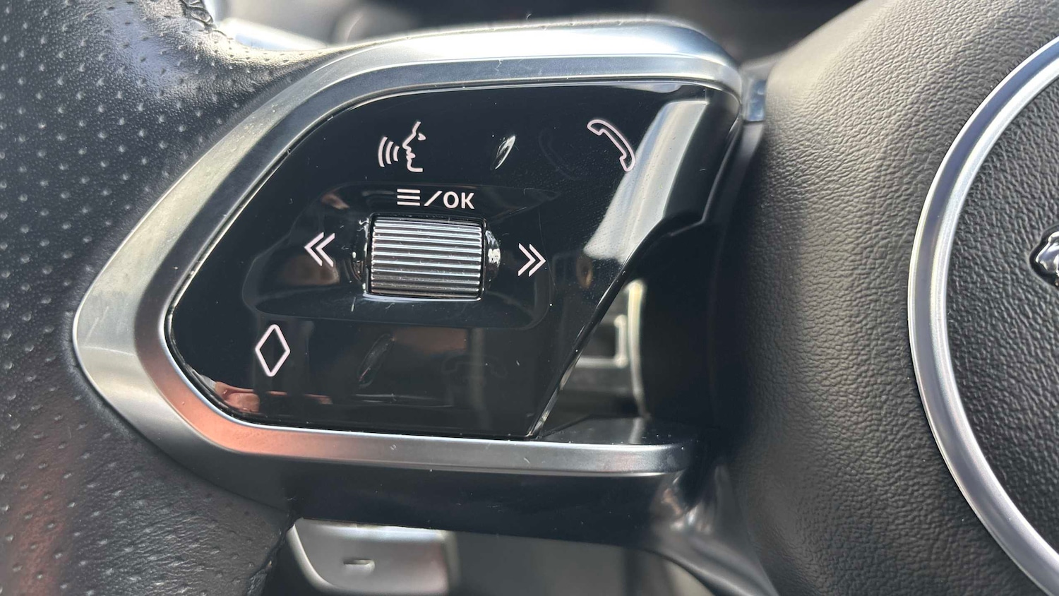 Used Jaguar XE 2019 for sale - 76488137: Photo 23