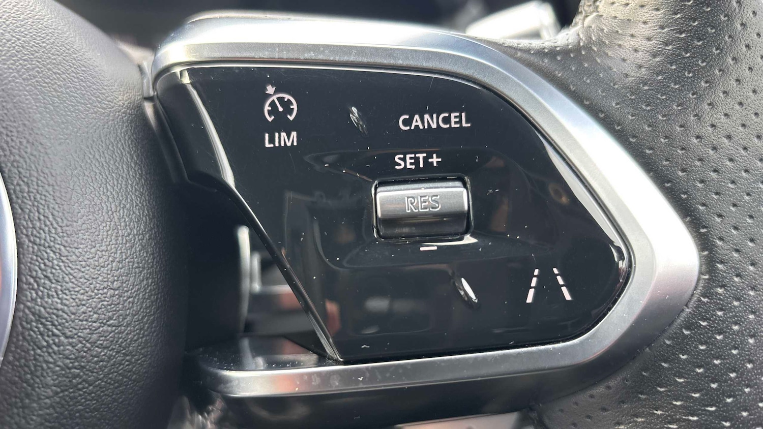 Used Jaguar XE 2019 for sale - 76488137: Photo 24