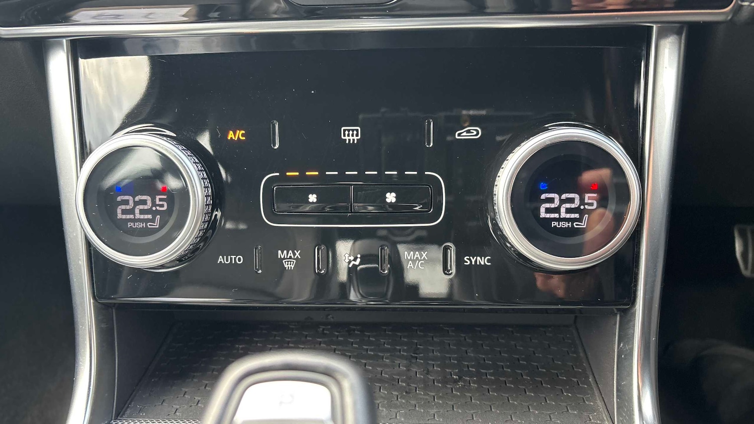 Used Jaguar XE 2019 for sale - 76488137: Photo 29