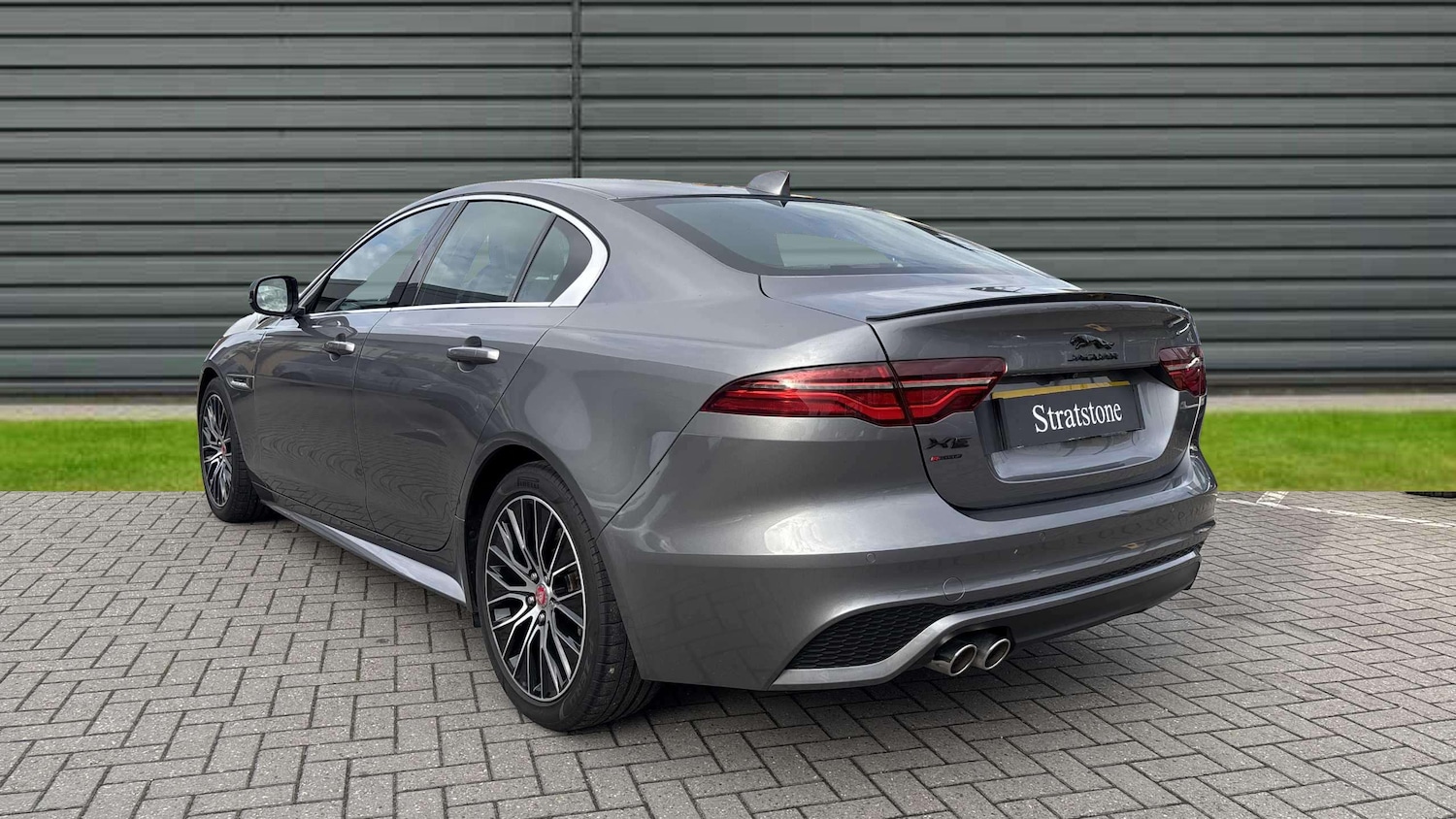 Used Jaguar XE 2019 for sale - 76488137: Photo 3