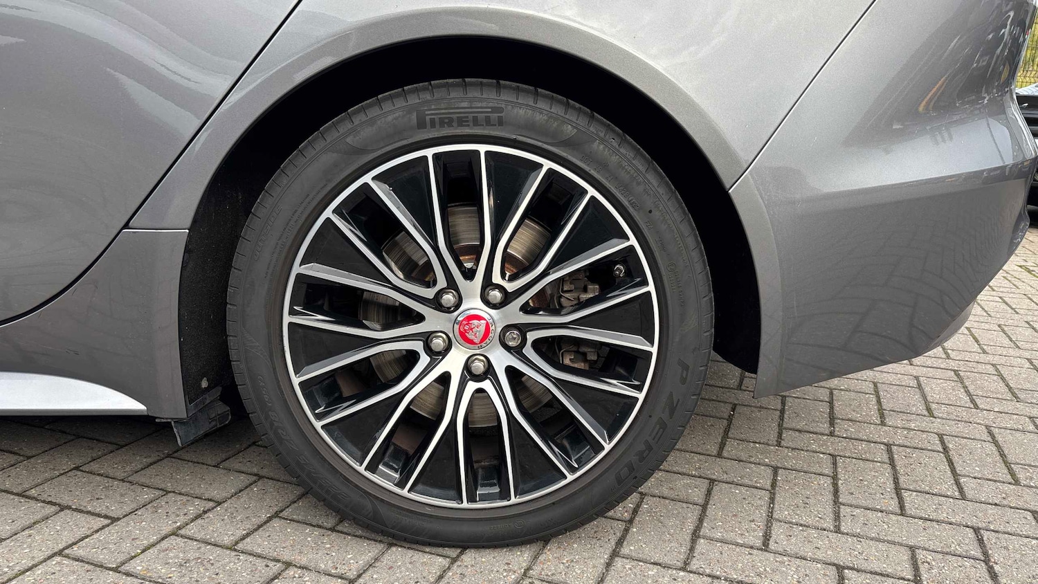 Used Jaguar XE 2019 for sale - 76488137: Photo 5