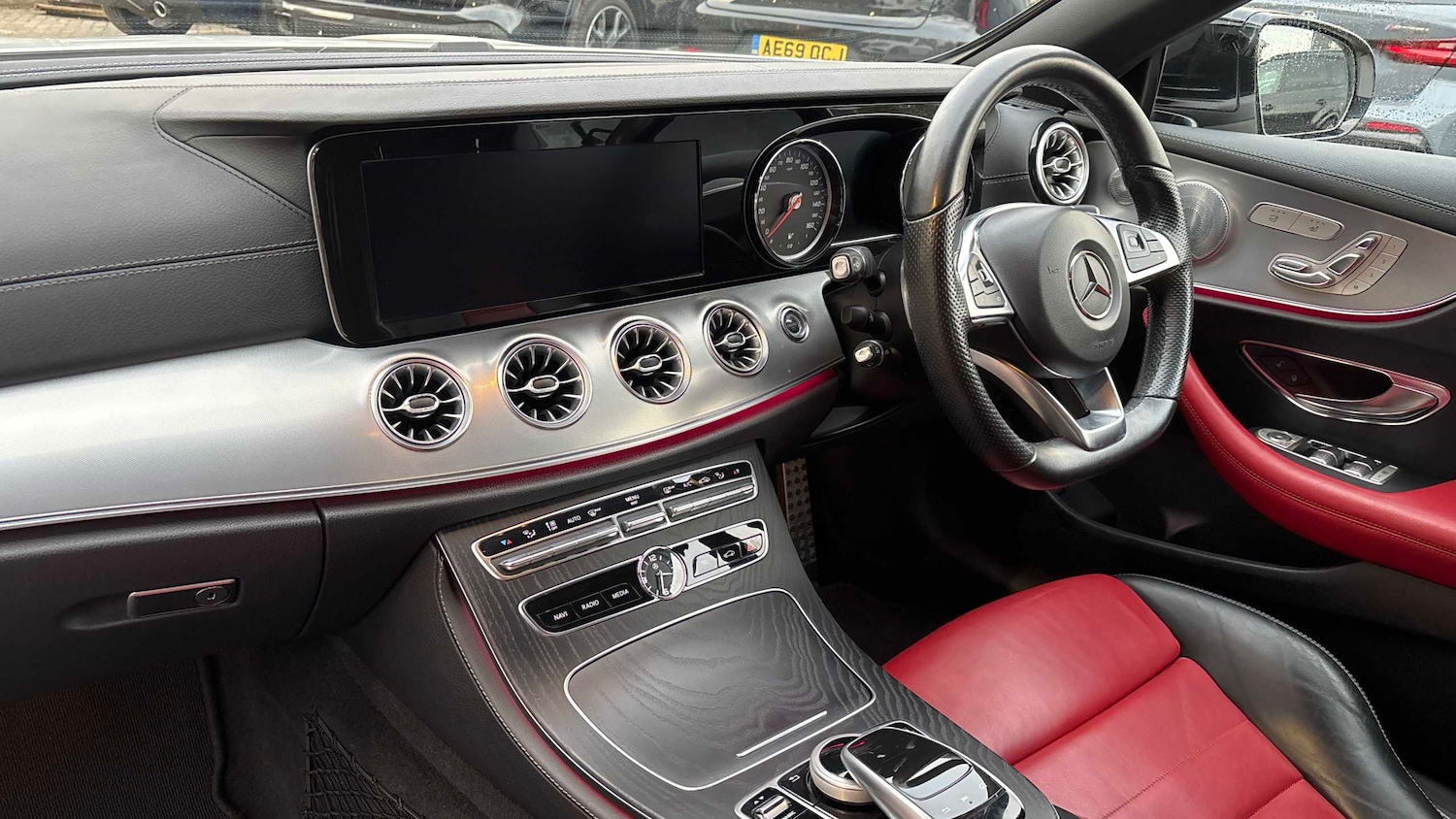 Used Mercedes-Benz E Class 2018 for sale - 77158402: Photo 2