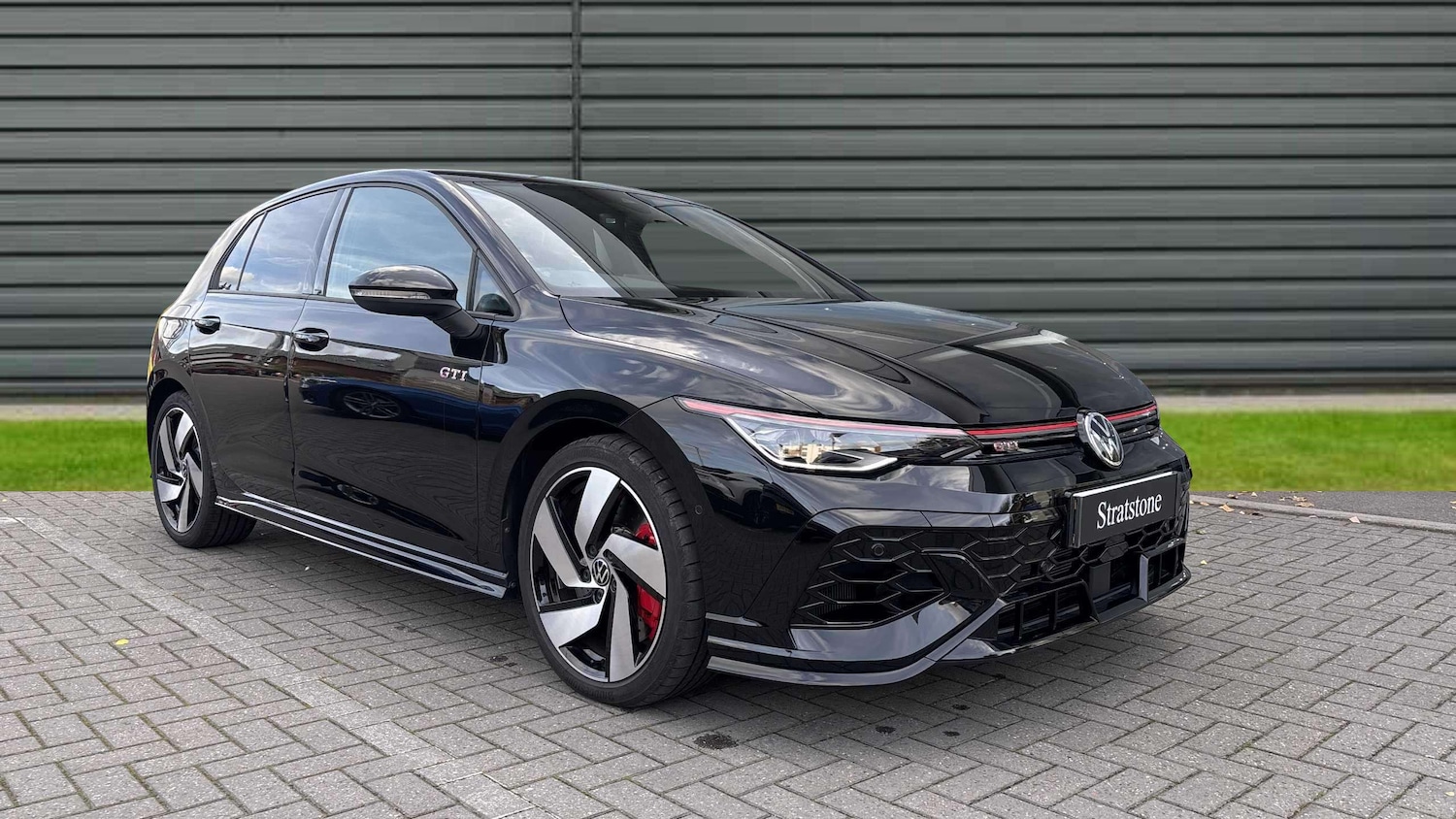 Used Volkswagen Golf 2025 for sale - 76205206: Photo 1