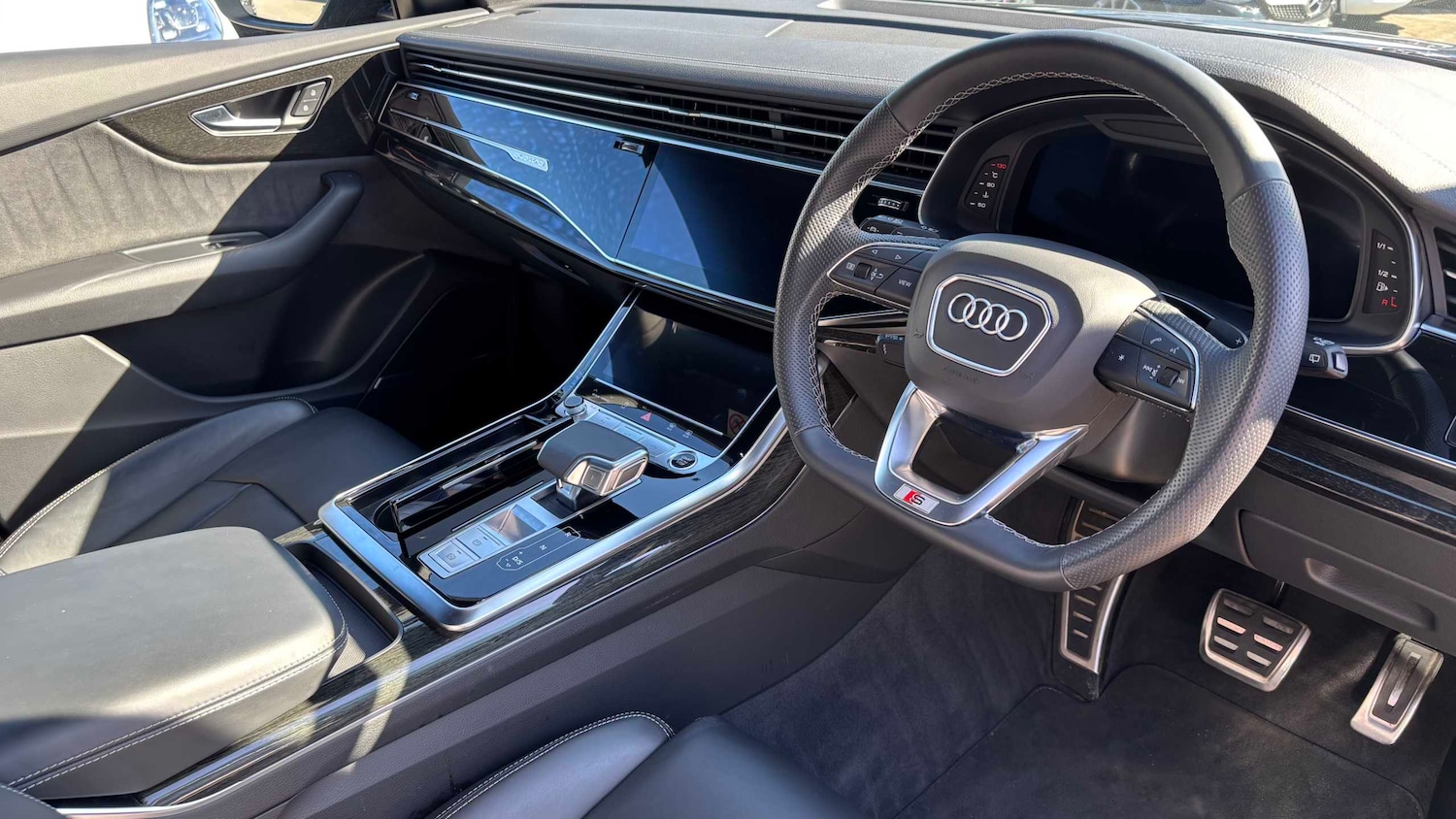 Used Audi Q8 2023 for sale - 77960909: Photo 2