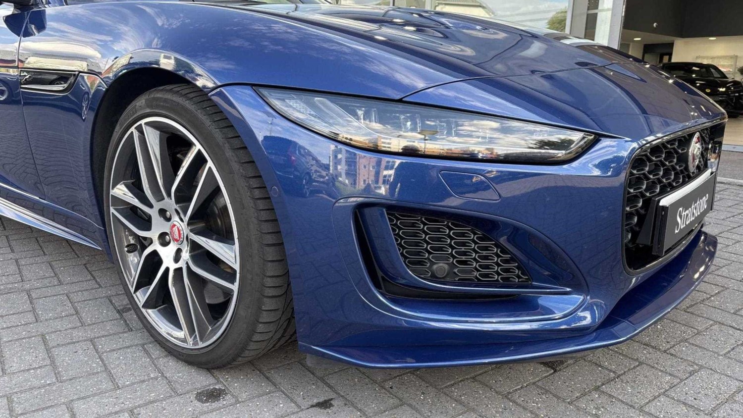 2020 Jaguar F-Type 5.0 P450 Supercharged V8 R-Dynamic 2dr Auto AWD Coupe Petrol - Picture 9 of 24