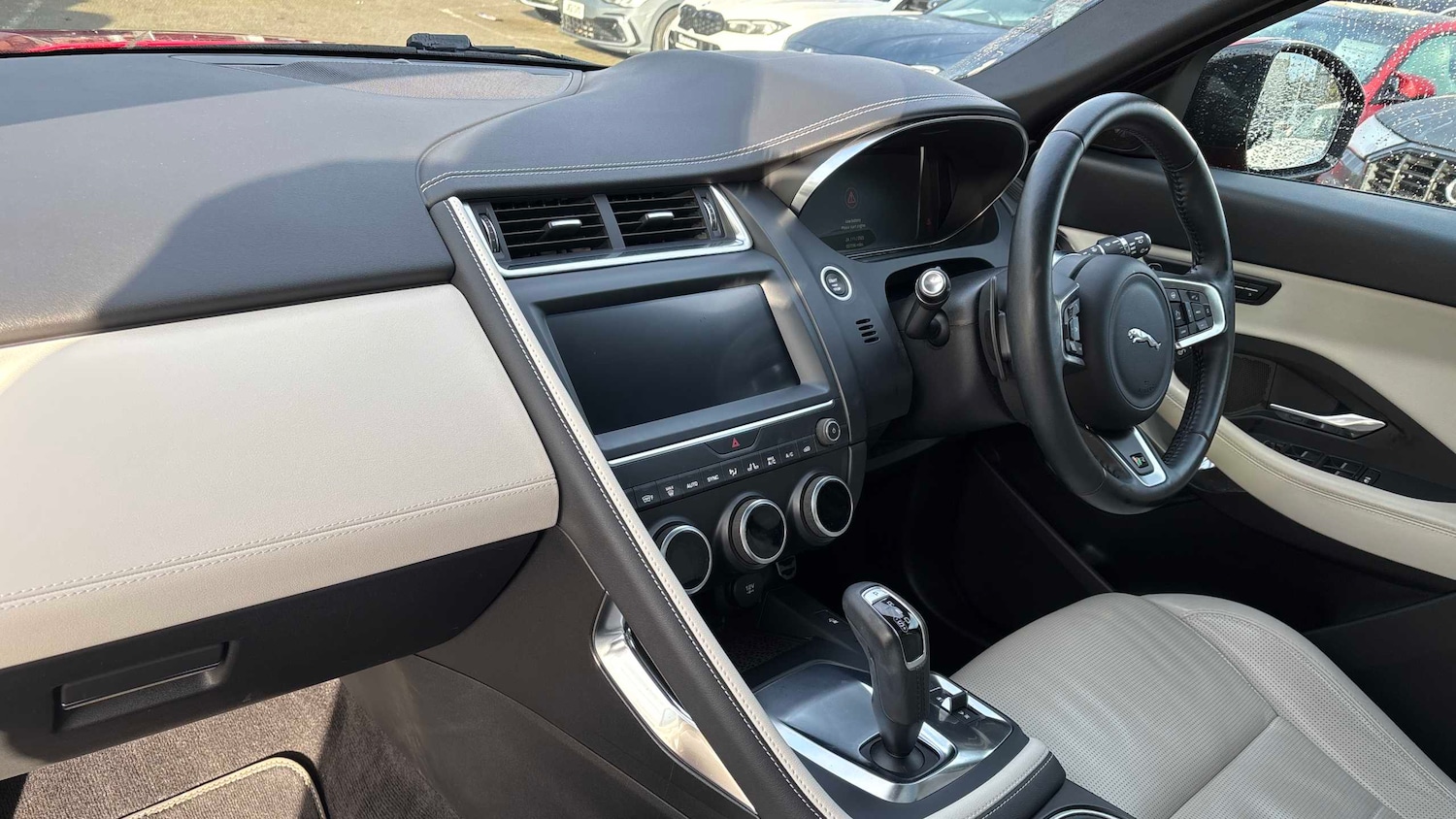 Used Jaguar E-Pace 2019 for sale - 76692058: Photo 2