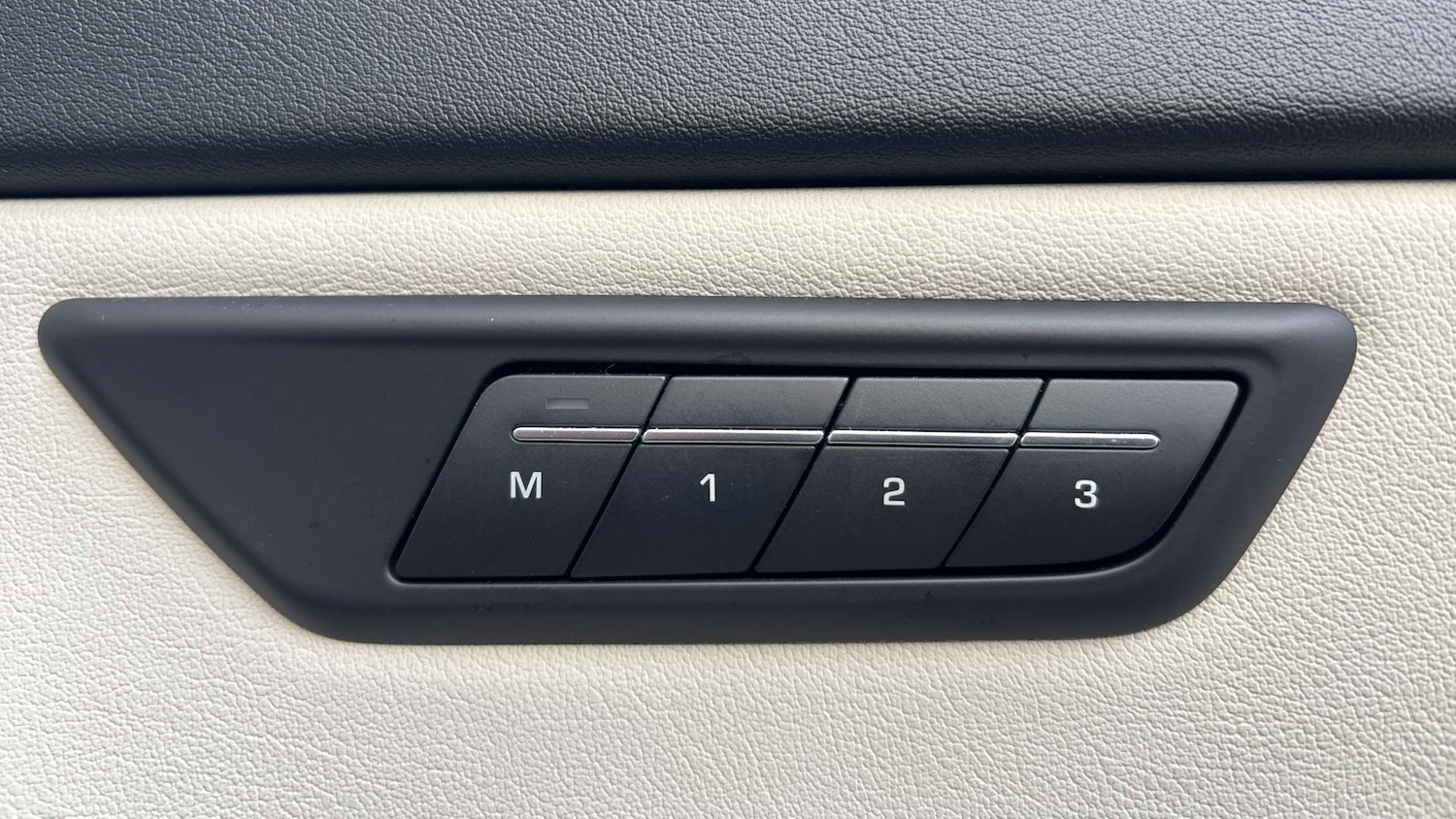 Used Jaguar E-Pace 2019 for sale - 76692058: Photo 22