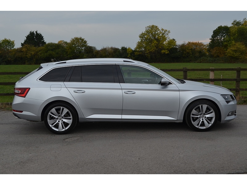 Used Skoda Superb 2019 for sale - 76114932: Photo 10