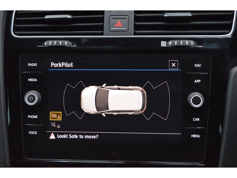 Used Volkswagen Golf 2017 for sale - 77821855: Photo 32