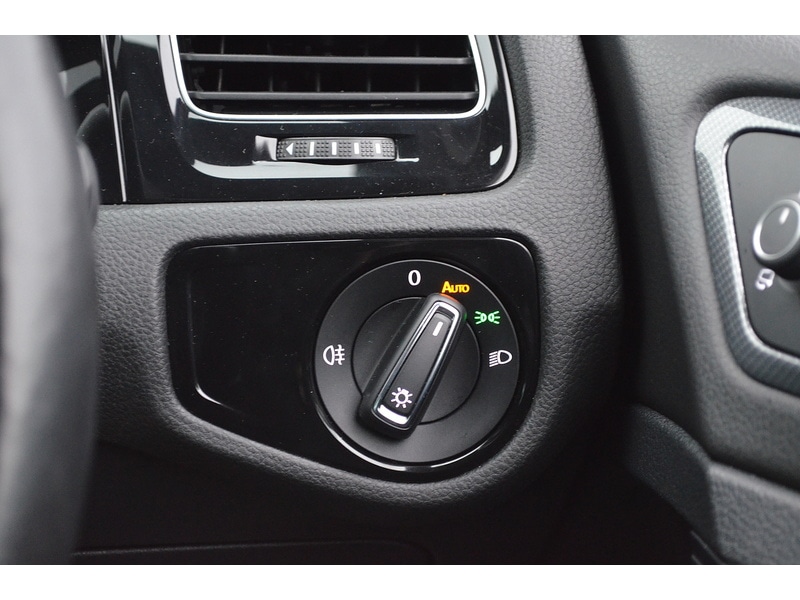 Used Volkswagen Golf 2017 for sale - 77821855: Photo 38