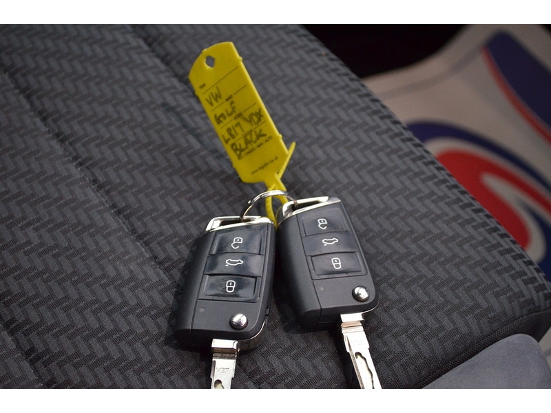 Used Volkswagen Golf 2017 for sale - 77821855: Photo 41