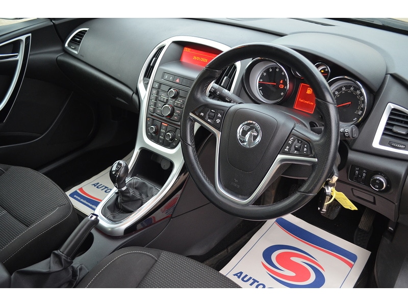 Used Vauxhall Astra 2013 for sale - 77328745: Photo 2