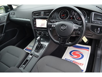 Used Volkswagen Golf 2017 for sale - 76320222: Photo 2