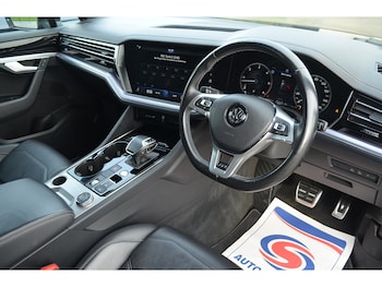 Used Volkswagen Touareg 2018 for sale - 76958531: Photo