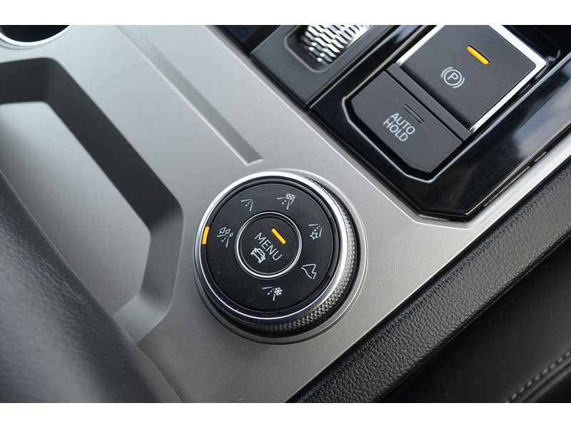 Used Volkswagen Touareg 2018 for sale - 76958531: Photo 31