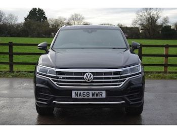 Used Volkswagen Touareg 2018 for sale - 76958531: Photo
