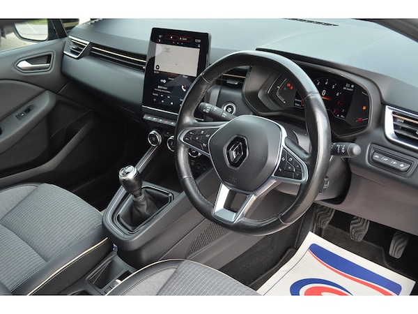 Used Renault Clio 2021 for sale - 75802444: Photo 2