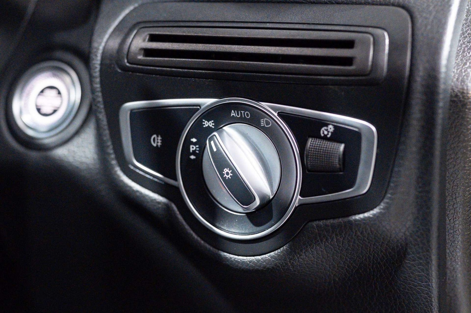 Used Mercedes-Benz GLC 2020 for sale - 77460288: Photo 51