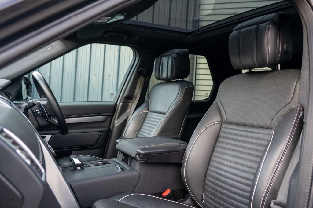 Used Land Rover Discovery 2023 for sale - 76900622: Photo 2